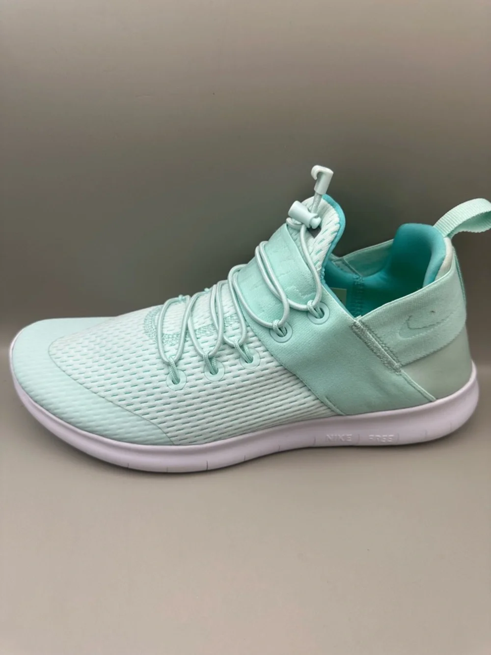 **NEW** Nike Free Run Women’s Mint Green Lightweight Sneakers Sz 9.5 women - Picture 2 of 6